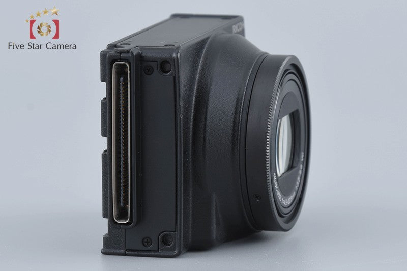 Ricoh P10 28-300mm f/3.5-5.6 VC