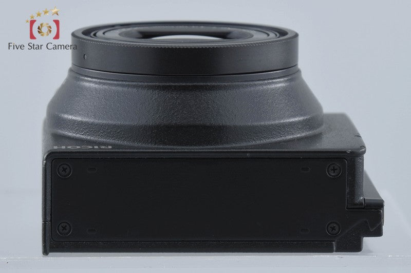 Ricoh P10 28-300mm f/3.5-5.6 VC