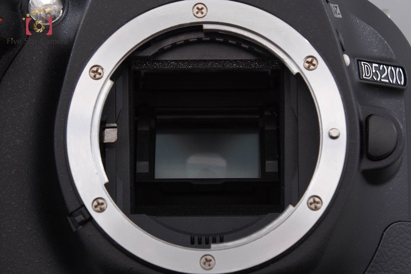 Nikon D5200 Black 24.1 MP DSLR Camera 18-55 VR Lens