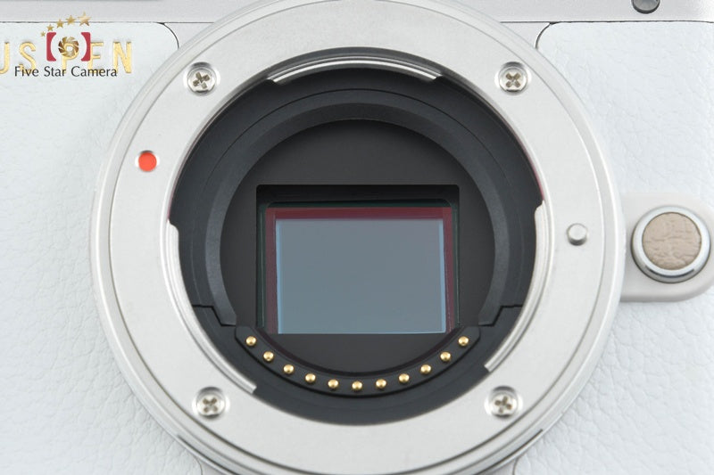 "Shutter count 82" Olympus PEN E-PL8 White 16.1 MP 14-42 40-150 Lenses