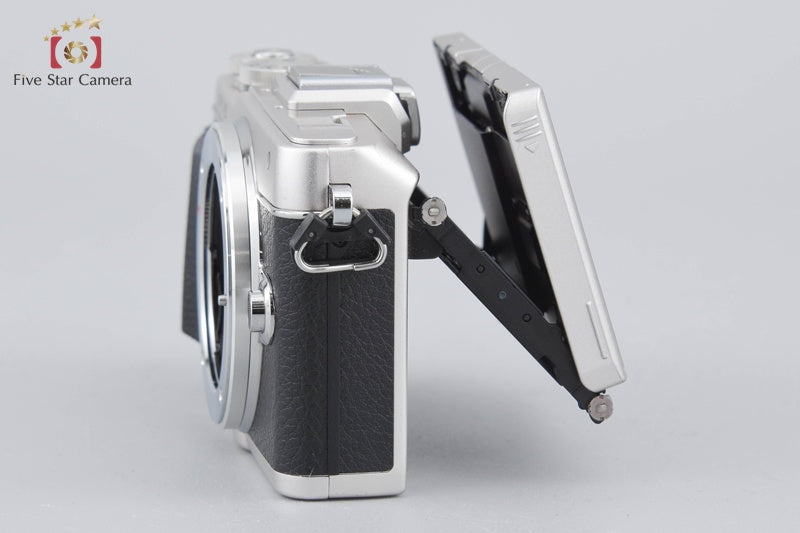 Count 1,436 Olympus PEN Lite E-PL7 Silver 16.1 MP Digital Mirrorless Camera