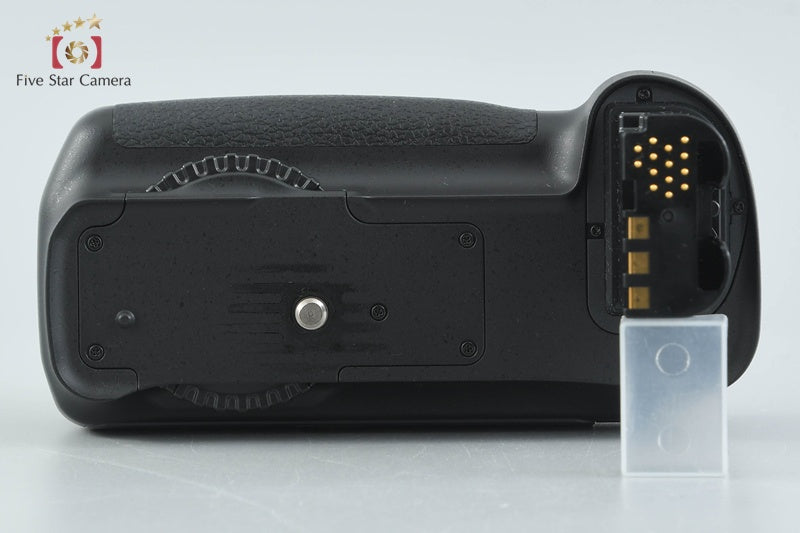 Nikon D200 10.2 MP DSLR Camera + MB-D200 Multi Power Buttery Pack