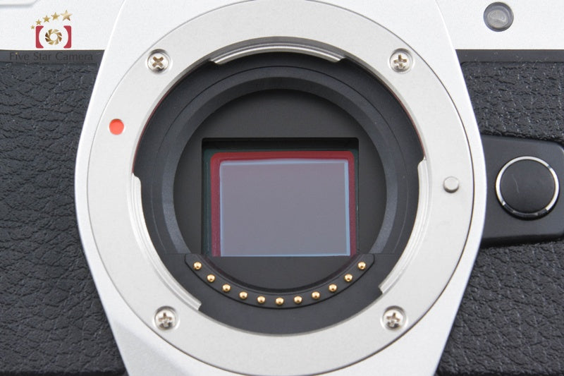 Olympus OM-D E-M10 Mark II Silver 16.1 MP 14-42 40-150 Lenses w/ Box