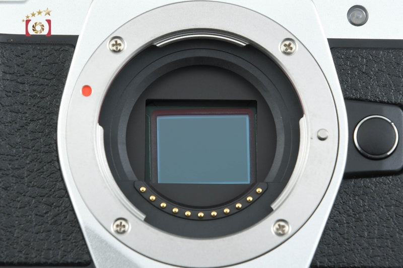 "Count 182" Olympus OM-D E-M10 Mark II Silver 16.1 MP 14-42 40-150 Lenses