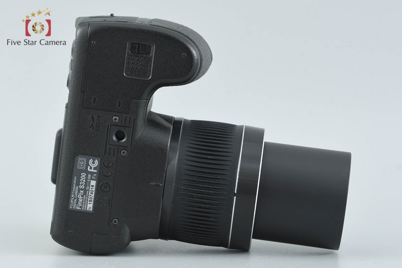 Fujifilm FinePix S3200 14.0 MP Digital Camera