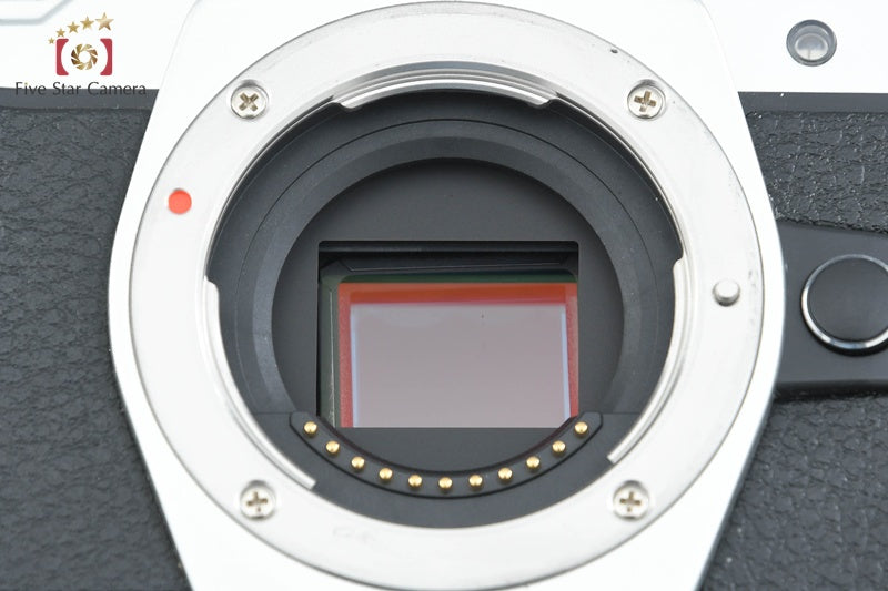Olympus OM-D E-M10 Mark II Silver 16.1 MP 14-42 40-150 Lenses