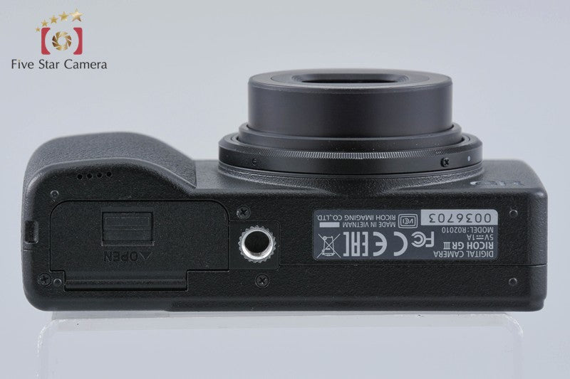 "Shutter count 2,451" Ricoh GR III 24.2 MP Digital Camera w/ Box