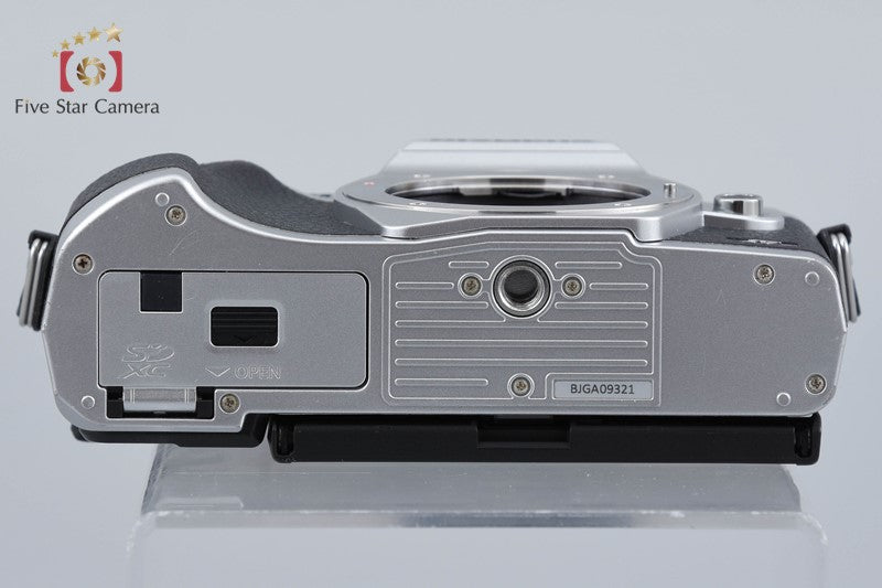 "Count 2,962" Olympus OM-D E-M10 Mark IV Silver 20.3MP Digital Mirrorless Camera