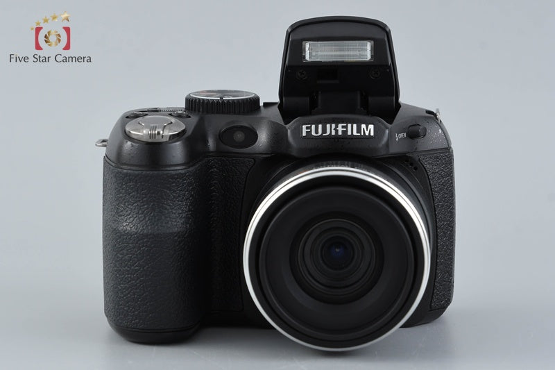 Fujifilm FinePix S2500 HD 12.2 MP Digital Camera from Japan