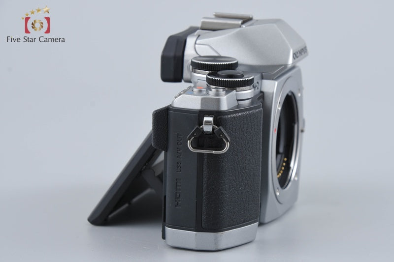 Shutter count 2,433 Olympus OM-D E-M10 Silver 16.1 MP Digital Camera Body