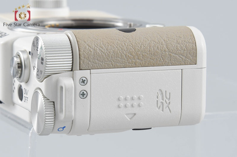 Shutter count 2,093 PENTAX Q White 12.4 MP Digital Mirrorless Camera