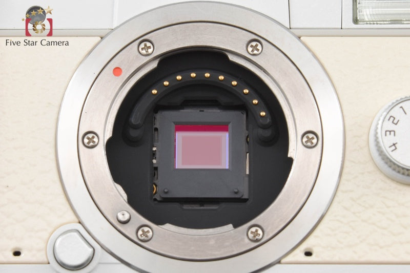 Shutter count 2,093 PENTAX Q White 12.4 MP Digital Mirrorless Camera