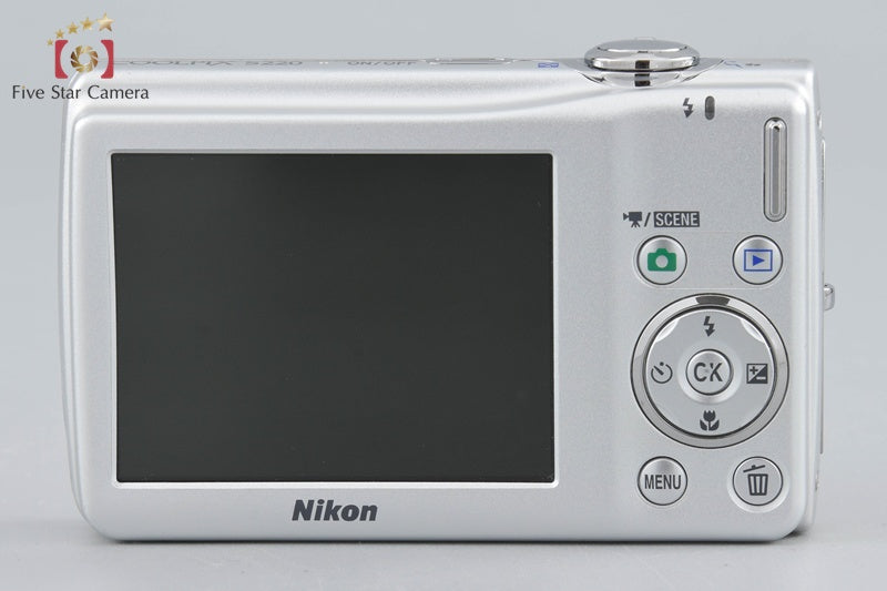 Nikon COOLPIX S220 Soft Silver 10.0 MP Digital Camera w/ Box