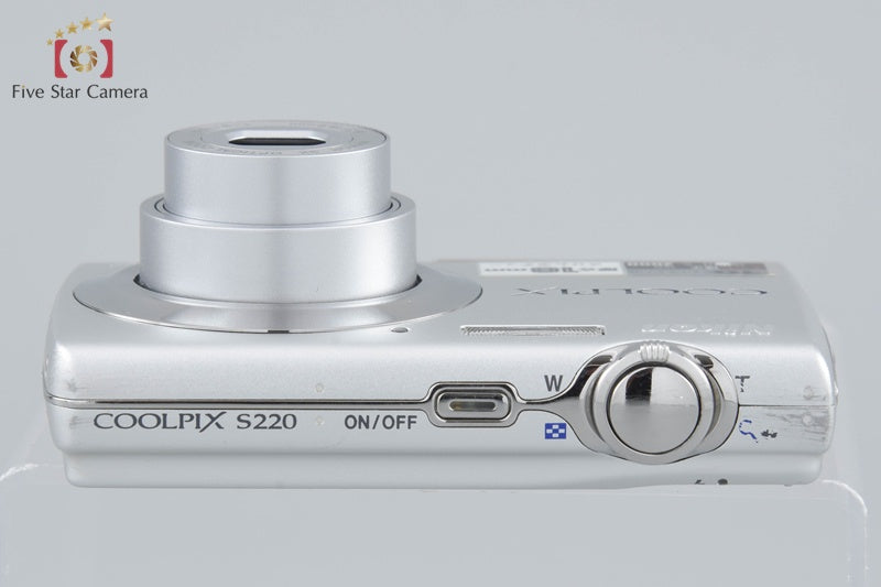 Nikon COOLPIX S220 Soft Silver 10.0 MP Digital Camera w/ Box