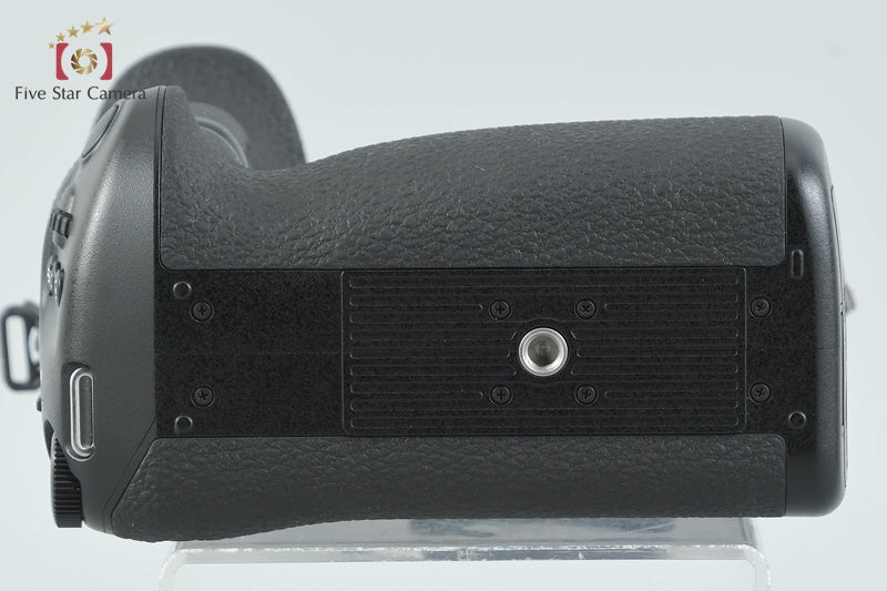 Panasonic LUMIX DC-G9 Black 20.3 MP Mirrorless Camera + DMW-BGG9 Battery Grip