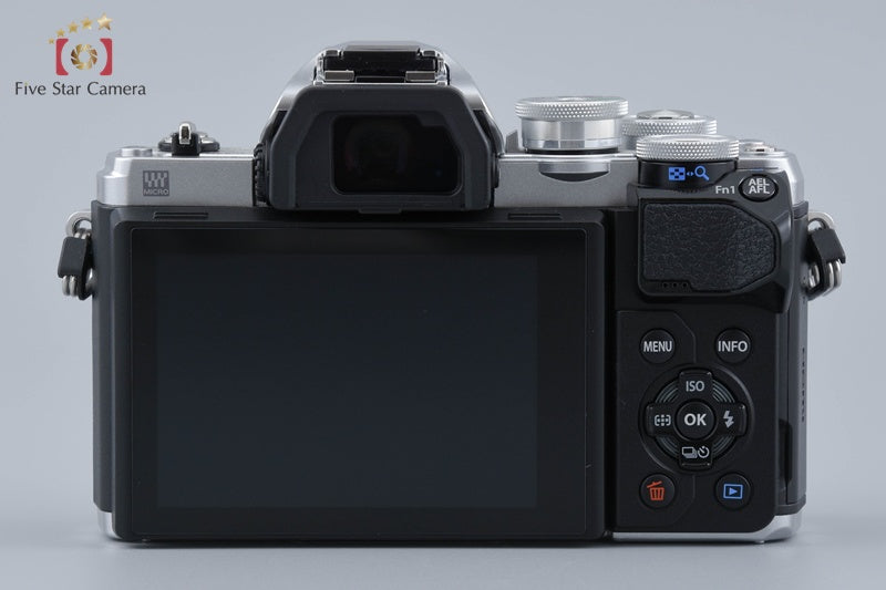 "Count 788" Olympus OM-D E-M10 Mark III Silver 16.1 MP 14-42 40-150 EZ Lenses