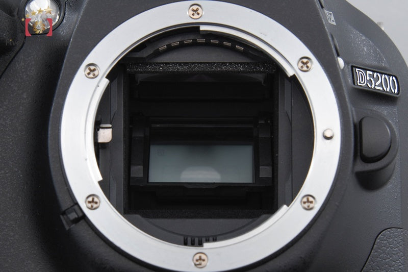 "Shutter count 1,709" Nikon D5200 Black 24.1 MP DSLR 18-55 VR Lens w/ Box