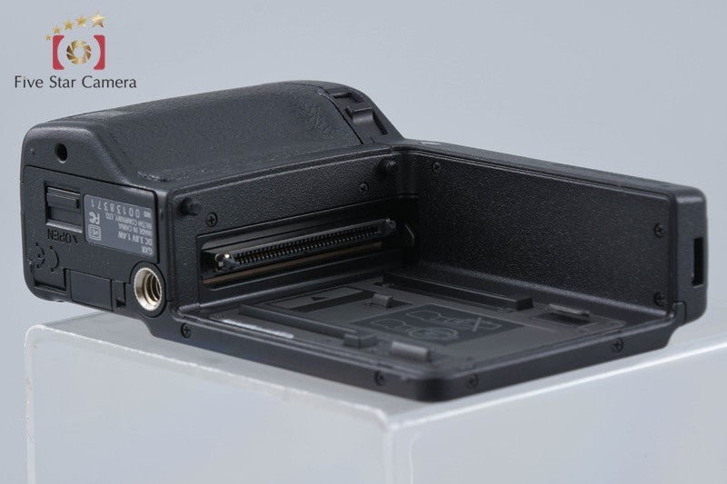 "Count 692" Ricoh GXR 10.0 MP Digital Camera + S10 24-72mm f/2.5-4.4 VC