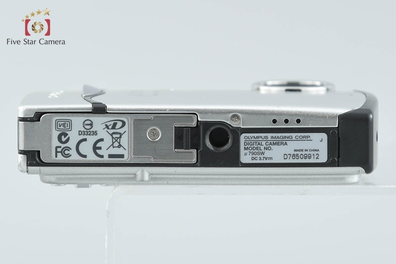 Olympus μ790SW Premium Silver 7.1 MP Digital Camera