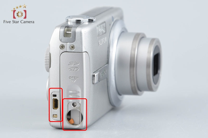 Fujifilm FinePix F480 Silver 8.1 MP Digital Camera w/ Box
