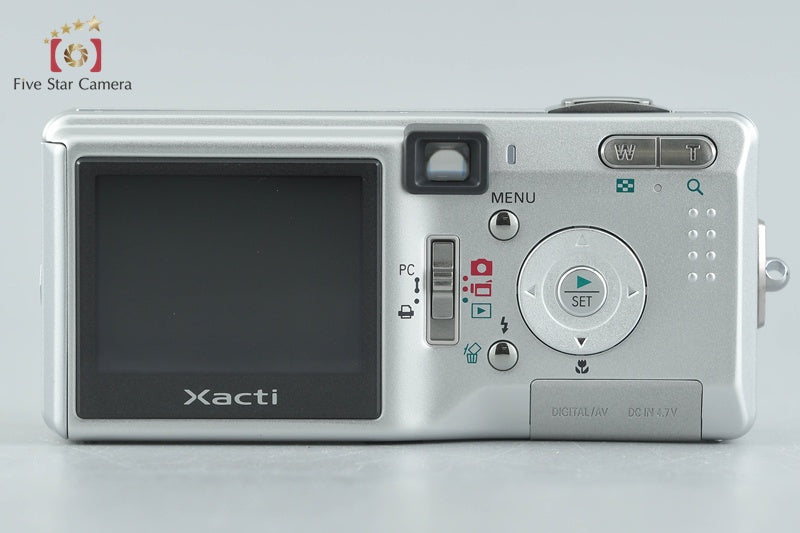 SANYO Xacti DSC-J4 Silver 4.0 MP Digital Camera