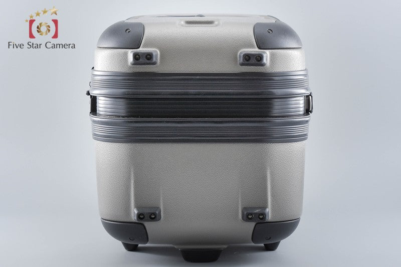 Canon EF 600mm f/4 IS USM w/ Case