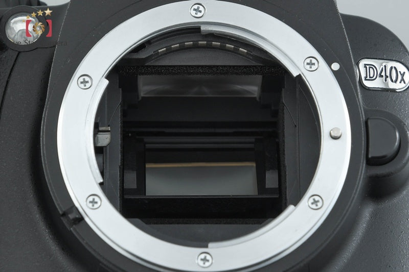 Nikon D40x 10.2 MP DSLR AF-S DX 18-55 55-200 Lenses