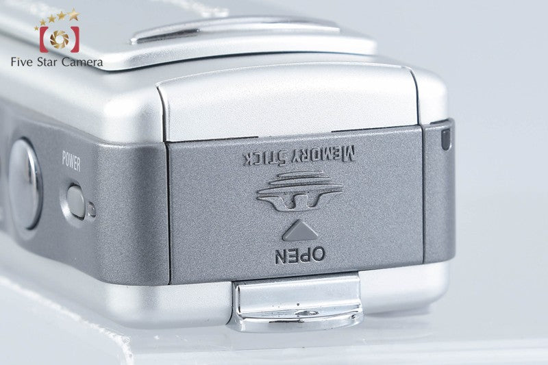 Sony Cyber-shot DSC-U20 Metallic Silver 2.0 MP Digital Camera