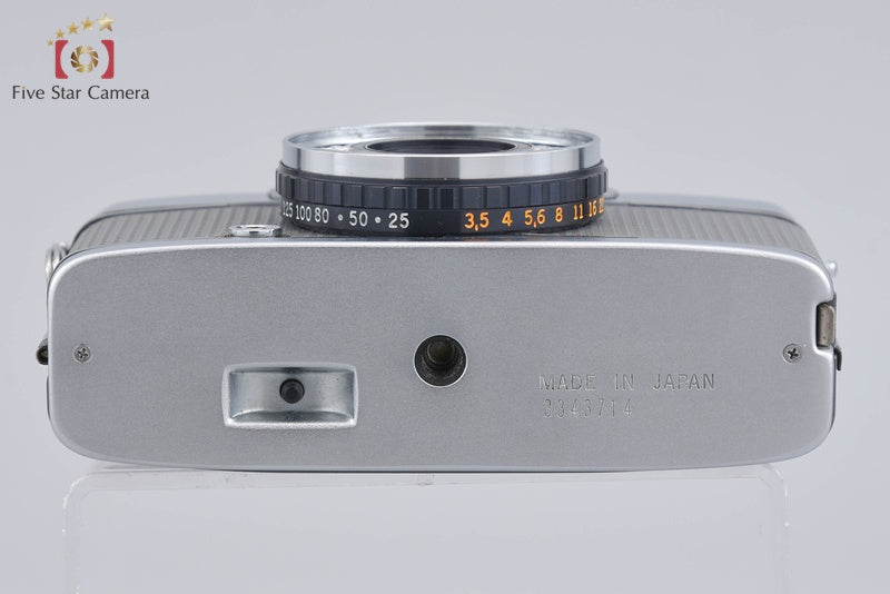 Olympus PEN EE-2 Gray 35mm Half Frame Film Camera D.Zuiko 28mm f/3.5