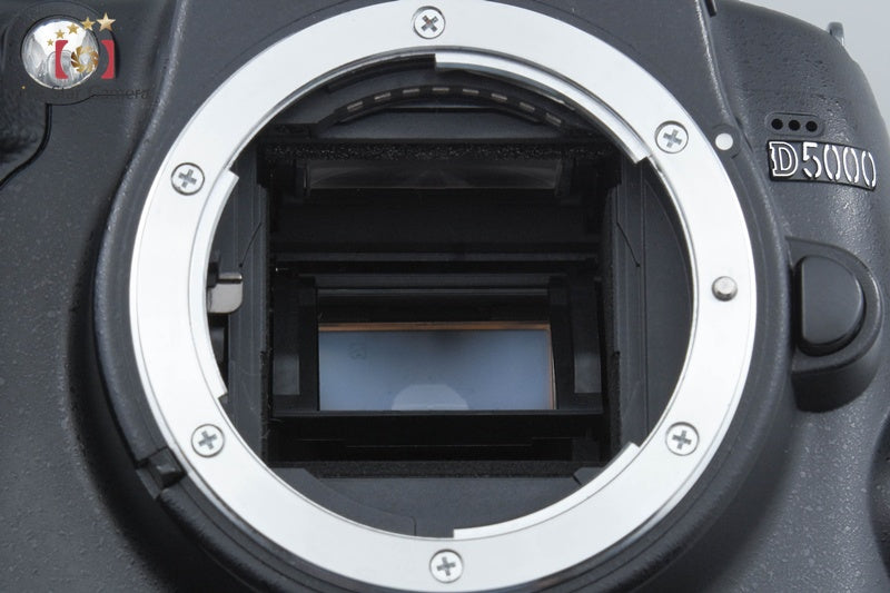 Nikon D5000 12.3 MP DSLR Camera 18-55 55-200 VR Lenses