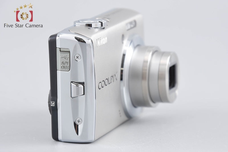 Nikon COOLPIX S620 Silver 12.2 MP Digital Camera