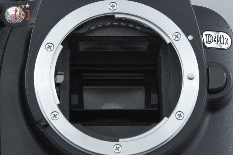 Nikon D40x 10.2 MP DSLR Camera + AF-S DX NIKKOR 18-55mm f/3.5-5.6 G VR
