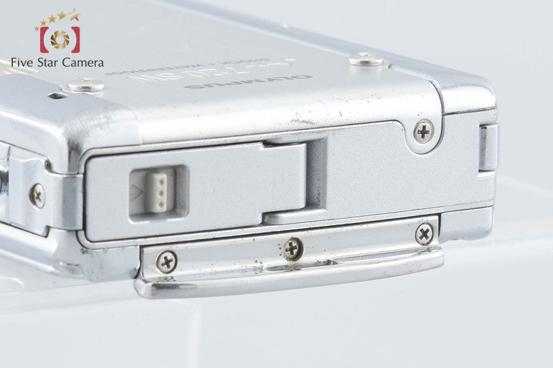Olympus μ720 SW Shiny Silver 7.1 MP 3m Waterproof Digital Camera