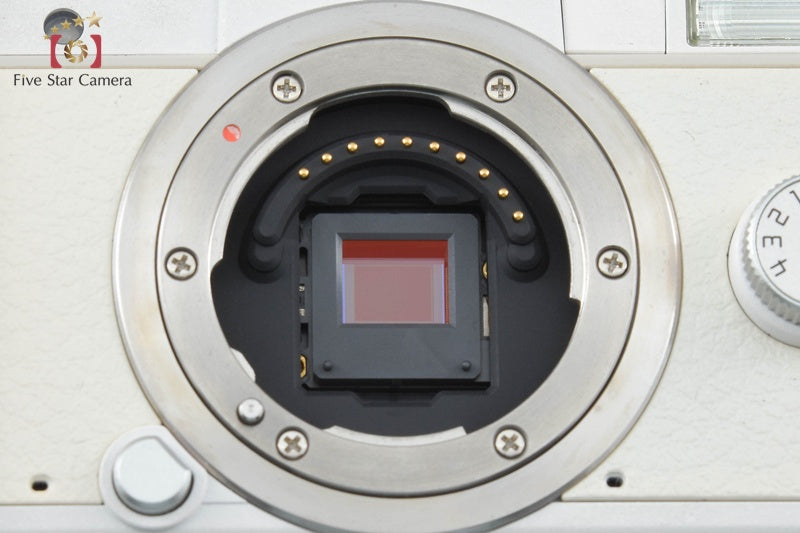 "Shutter count 1,999" PENTAX Q White 12.4 MP Digital Mirrorless Camera Body