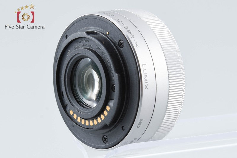 Panasonic LUMIX G VARIO 12-32mm f/3.5-5.6 ASPH. MEGA O.I.S. H-FS12032 Silver