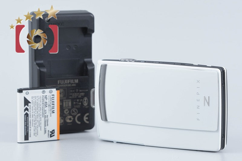 Fujifilm FinePix Z1100EXR White 16.0 MP Digital Camera from Japan