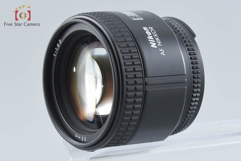 Nikon AF NIKKOR 85mm f/1.8 D from Japan