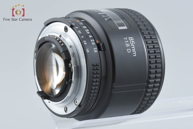 Nikon AF NIKKOR 85mm f/1.8 D from Japan