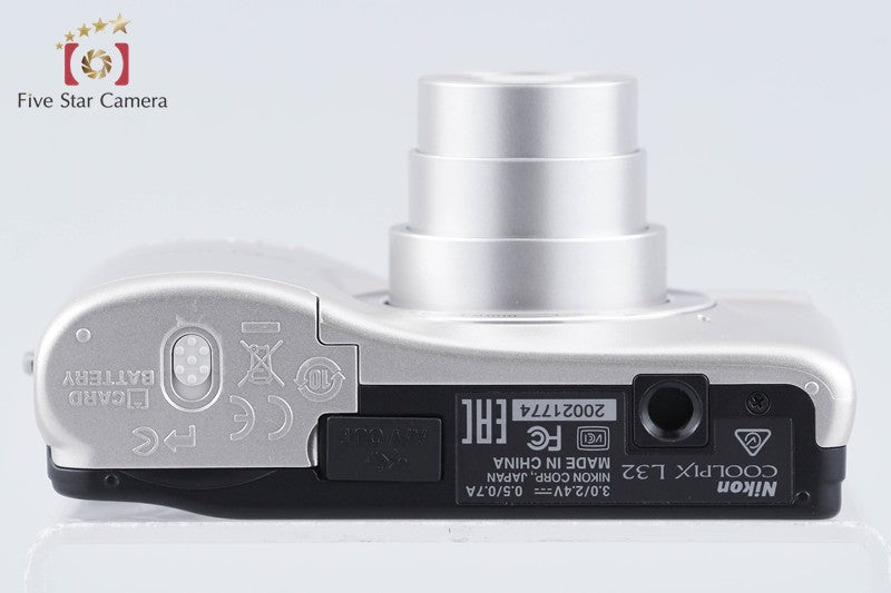 Nikon COOLPIX L32 Silver 20.1 MP Digital Camera from Japan