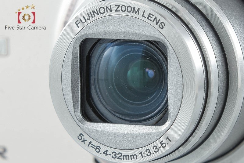 Fujifilm FinePix F200EXR Silver 12.0 MP Digital Camera from Japan