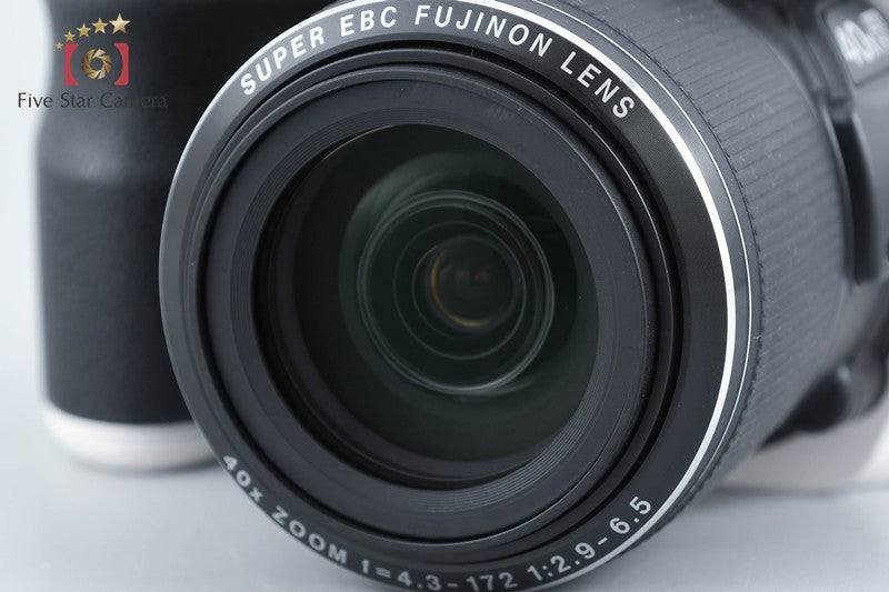 Fujifilm FinePix S8200 White 16.2 MP Digital Camera from Japan