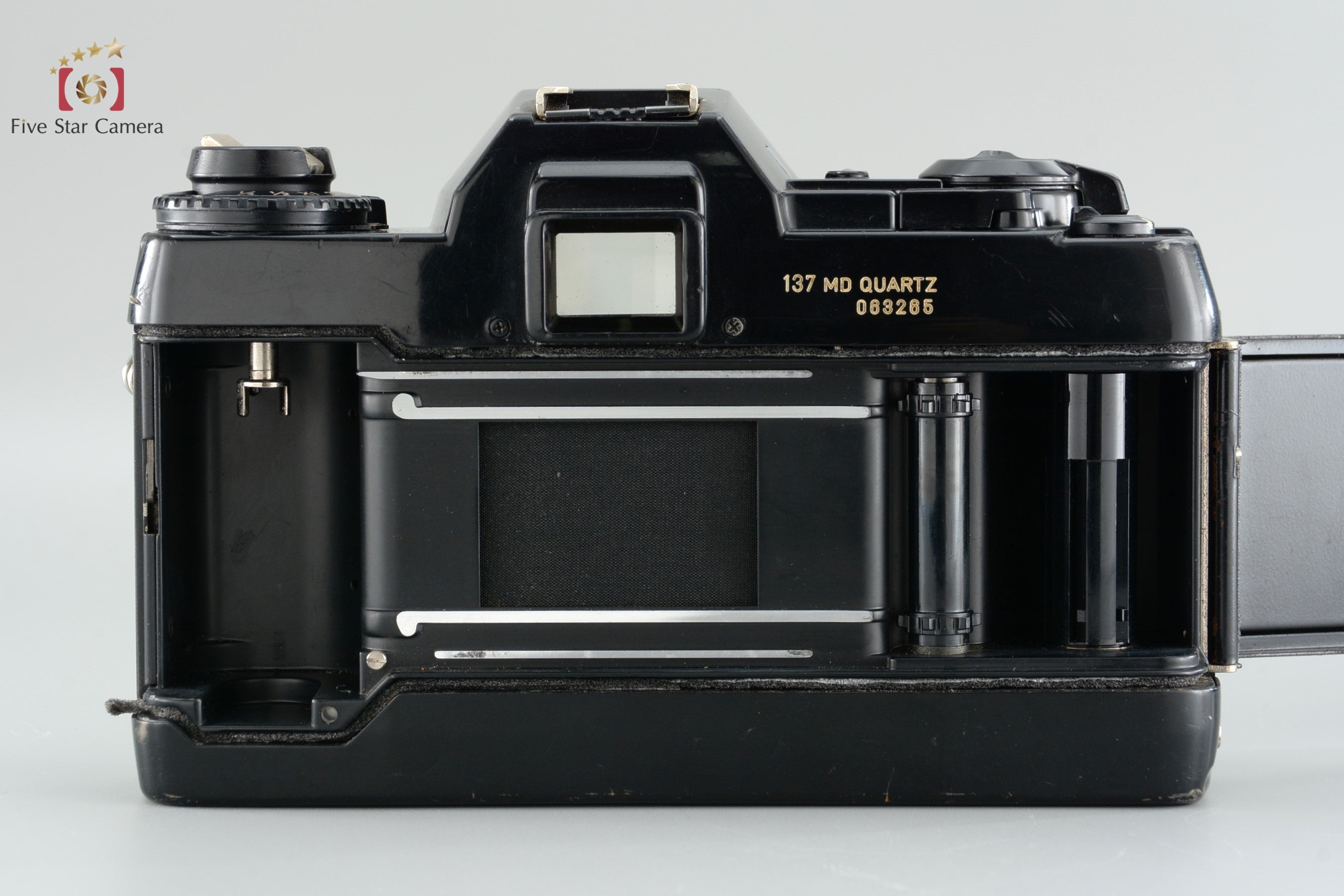 CONTAX 137 MD QUARTZ 35mm SLR Film Camera Body