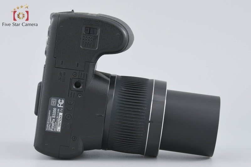 Fujifilm FinePix S3200 14.0 MP Digital Camera