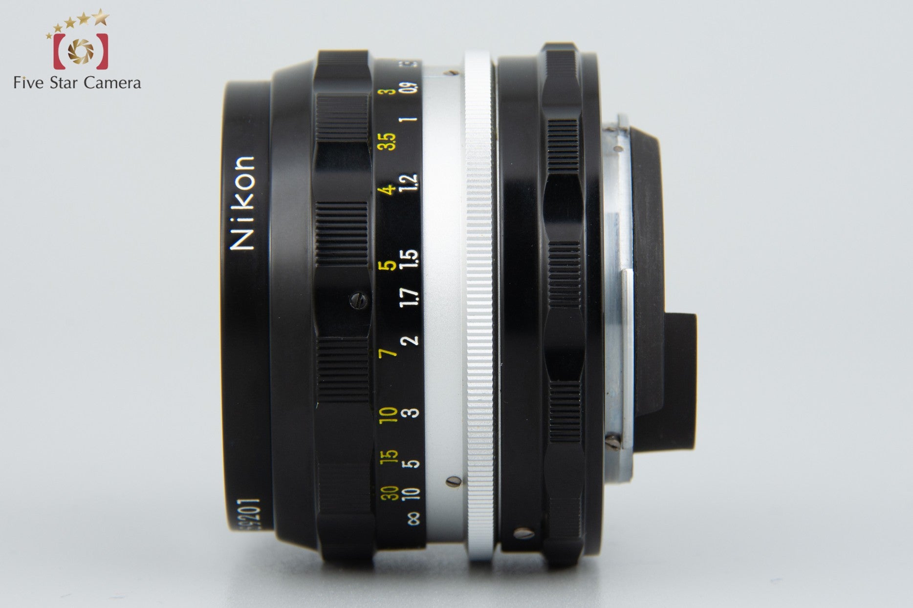 Nikon NIKKOR-H Auto 28mm f/3.5 Non Ai Lens