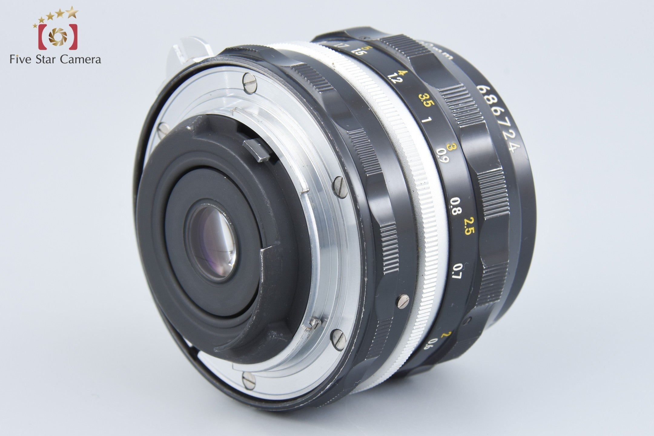 Nikon NIKKOR-H Auto 28mm f/3.5 Non Ai Lens