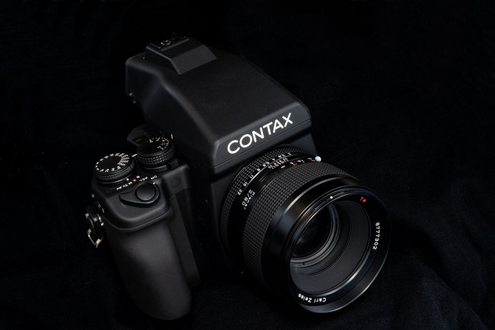 [Review & Sample Photos] The One-of-a-Kind World of the CONTAX 645 and Planar T* 80mm F2