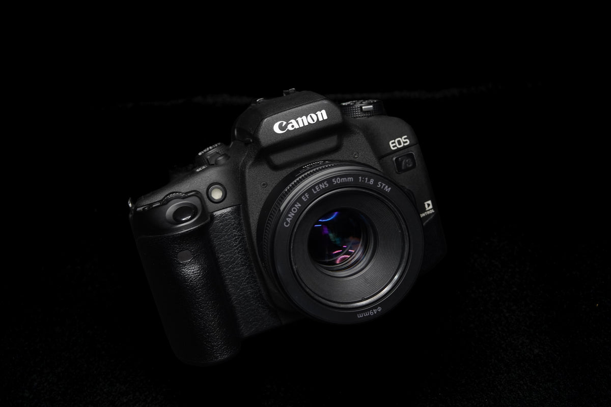 [Review & Sample Photos] Shinjuku Painted in Yellow: Canon EOS 7s x Canon EF 50mm f/1.8 STM