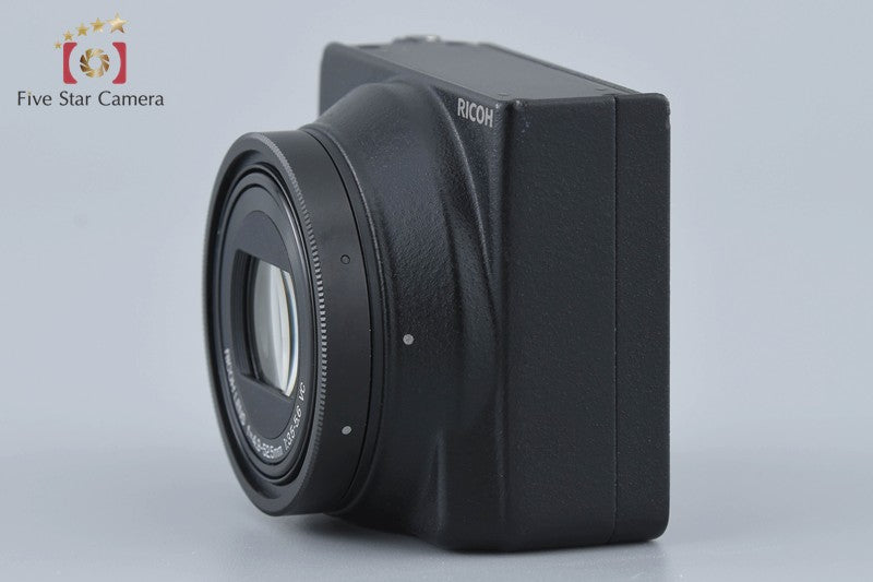 Ricoh P10 28-300mm f/3.5-5.6 VC