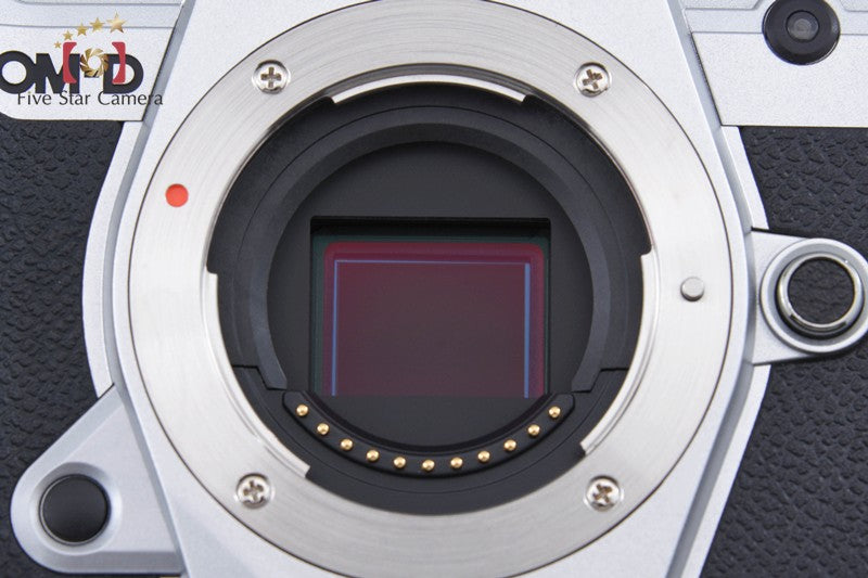 "Count 1,326" Olympus OM-D E-M5 Mark III Silver 20.4 MP 14-150 II Lens w/ Box