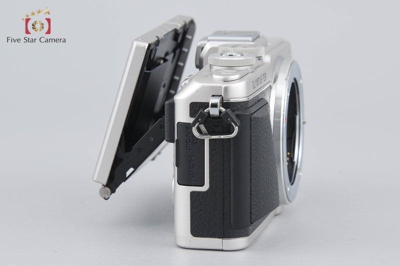 Count 1,436 Olympus PEN Lite E-PL7 Silver 16.1 MP Digital Mirrorless Camera